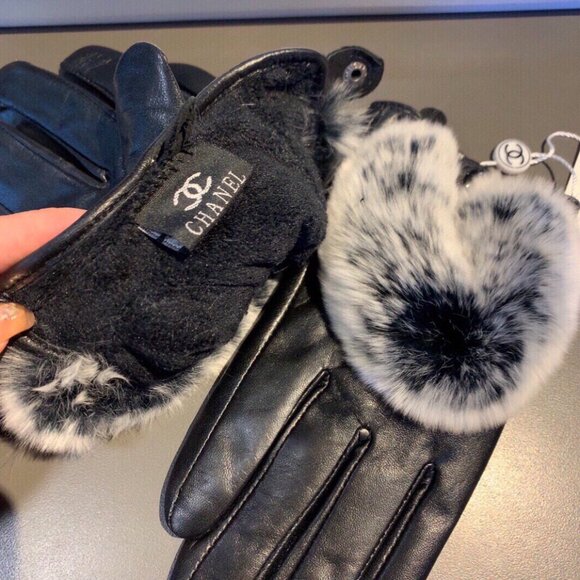 Chanel plush thermal gloves - Picture 8 of 9